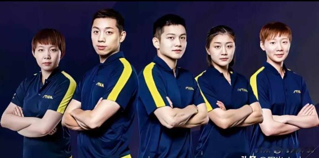 仔细看，这五名运动员被摄影师拍的不光帅气、漂亮！还透着一股子的劲儿，看着有一种力