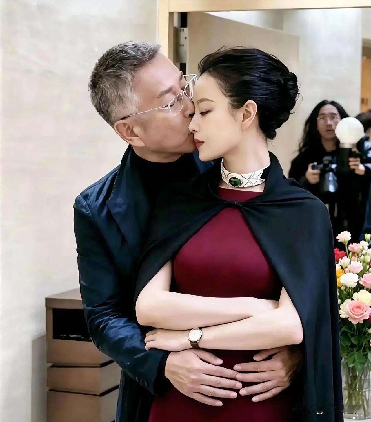 一位情感专家：
“没有哪个女人，会真正喜欢不好色的男人。好色，是生命力：是欲望，