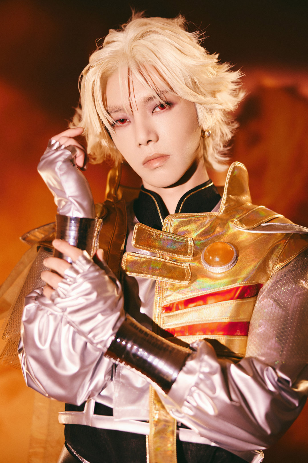 华晨宇｜金色战袍加身，今天是无畏勇士 ​​​