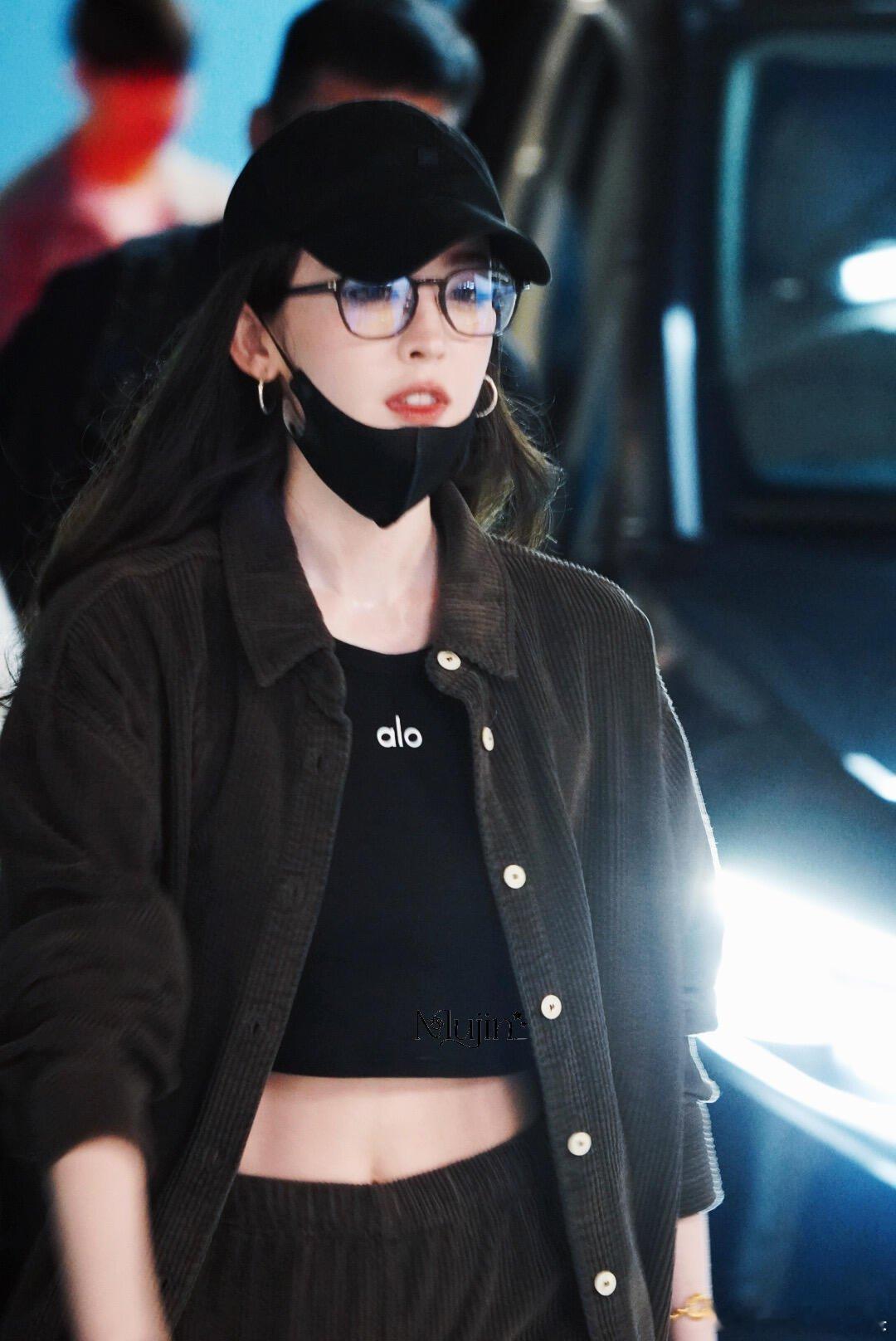 所有人都来感受这两张饭拍！李佳琦也没逃过娜扎的古娜之夹古力娜扎让李佳琦痛到尖叫