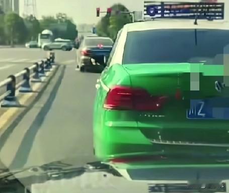 1月7日下午一、二点钟，在眉山一位出租车司机开车时突然感觉不舒服，急忙将车停稳在