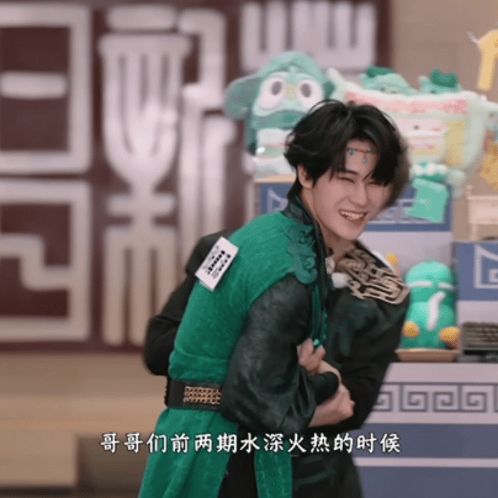 范丞丞说李昀锐爷爷张真源叔叔范丞丞介绍李昀锐张真源范丞丞跑男贴脸开大白鹿 范丞丞