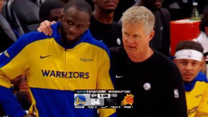 库里最终没能拯救勇士这一幕看哭了！ 还剩最后 1 分钟，勇士 94:110 落后