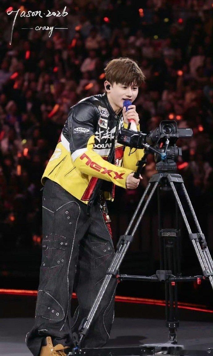 张杰新春场好像唠家常张杰新春场也太接地气了！麻将局、火锅局、city walk 