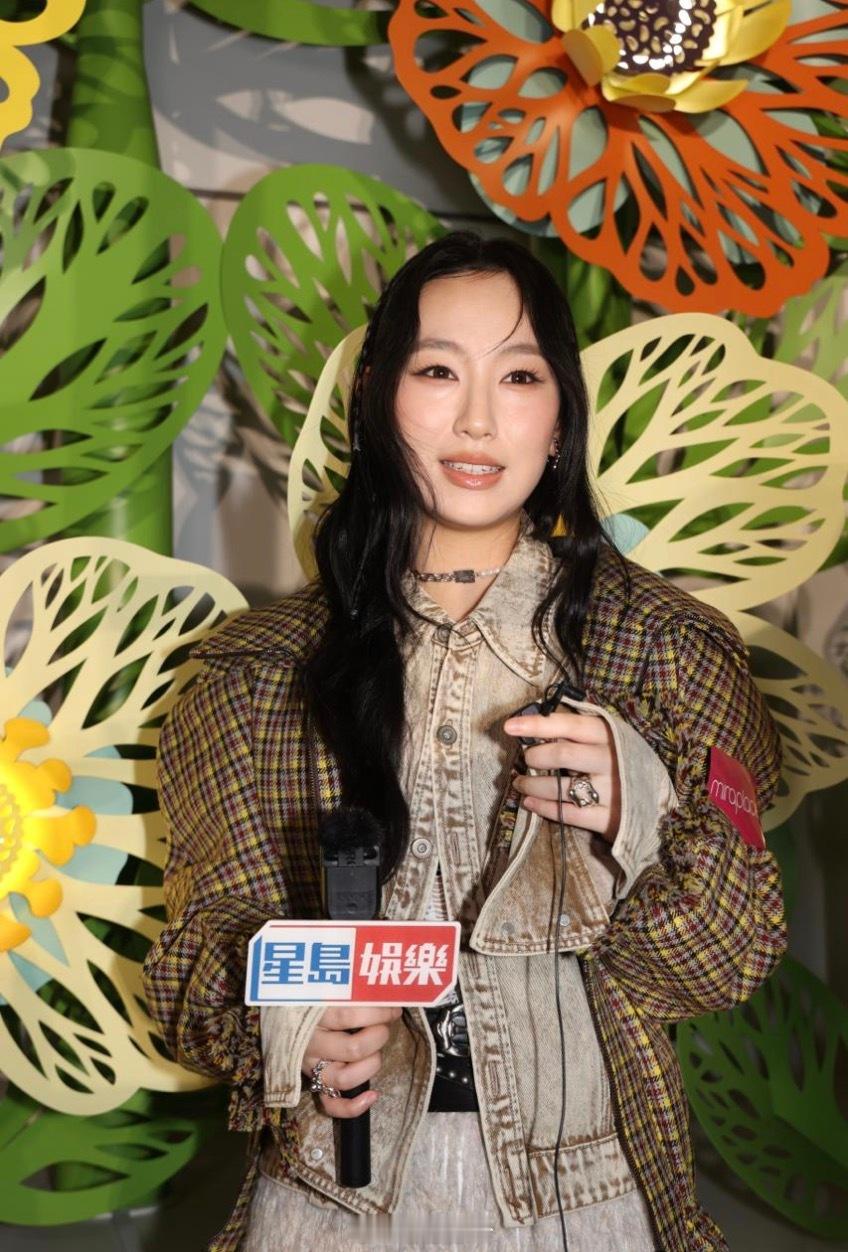 炎明熹頭大遮後排視線 合作名單有姜濤馮允謙 約齊「聲夢」搵李克勤開餐炎明熹（Gi