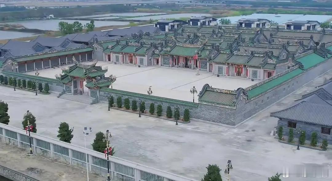 违建豪宅英之园已基本清拆完毕耗资上亿，占地几十亩的豪宅肯定不是一夜建起来的，据说