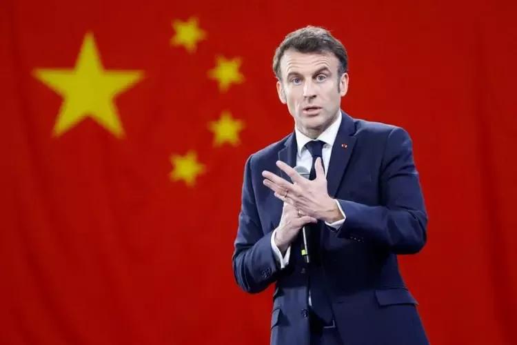 马克龙又想来9.3阅兵搅局了，川普不来，他肯定不来！所以，千万别让他来，来了保准