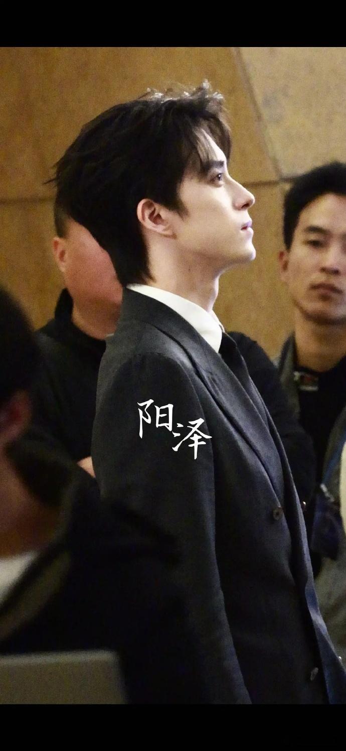 敖瑞鹏《不二之臣》代拍生图路透状态也太好了，英俊潇洒帅气，期待作品早日播出