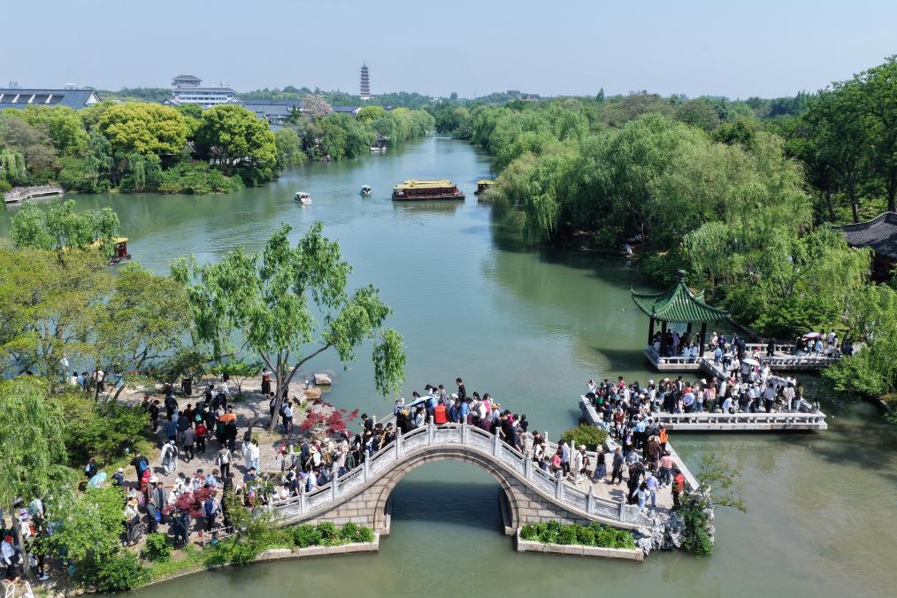 “五一”假期，你出去旅游了没有？今年“五一”假期，全国各地迎来了一次旅游小高峰。