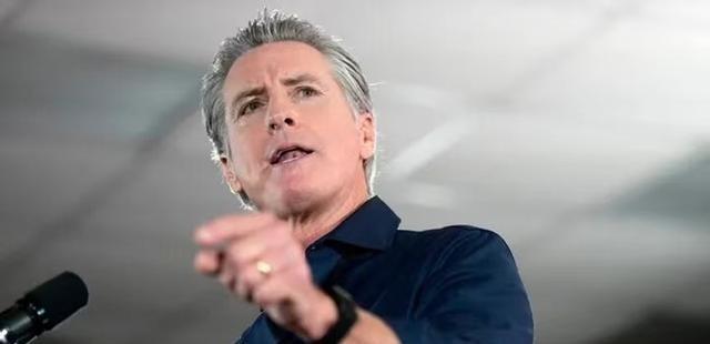 很多人不理解，说加州州长为什么总是抨击美国总统，他不怕美国总统撤了他吗？实际上还