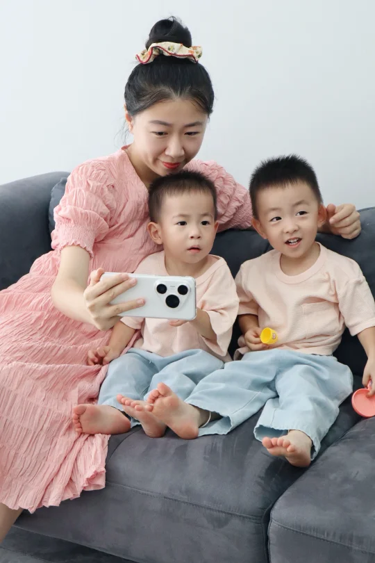 自从家有双胞胎，妈妈瞬间变身超级永动机！！！