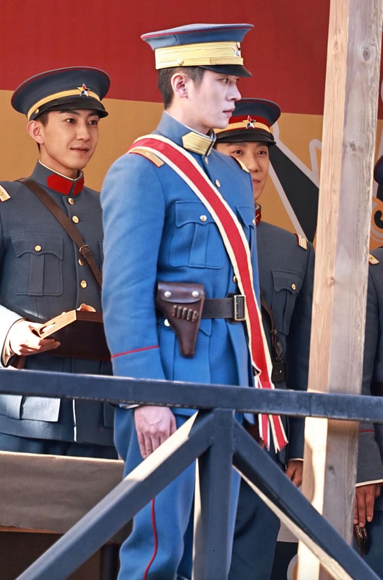 丞磊军装路透太帅了