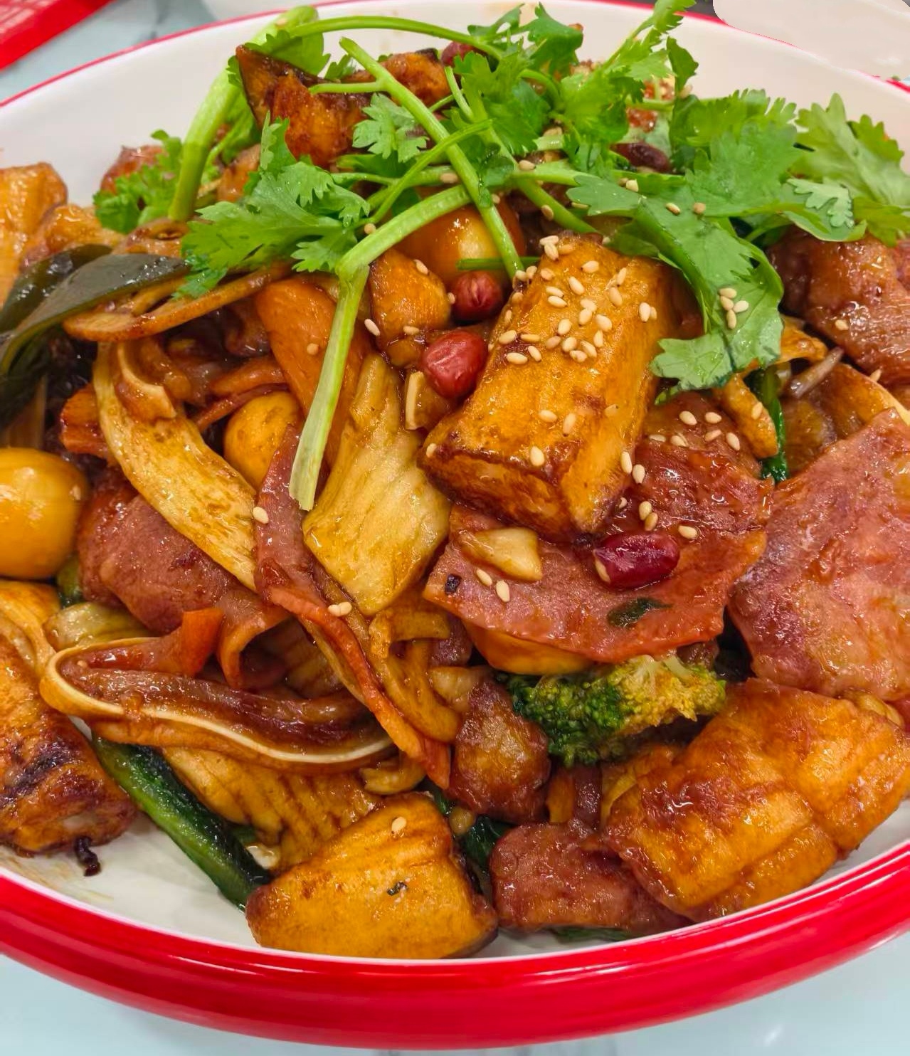 今日美食分享麻辣香锅，非常好吃的菜系。 