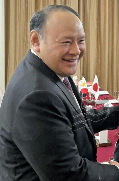 应该说中国的行动非常到位，霸气。
这次中国制裁的菲律宾国防部长，多次发表恶意涉华