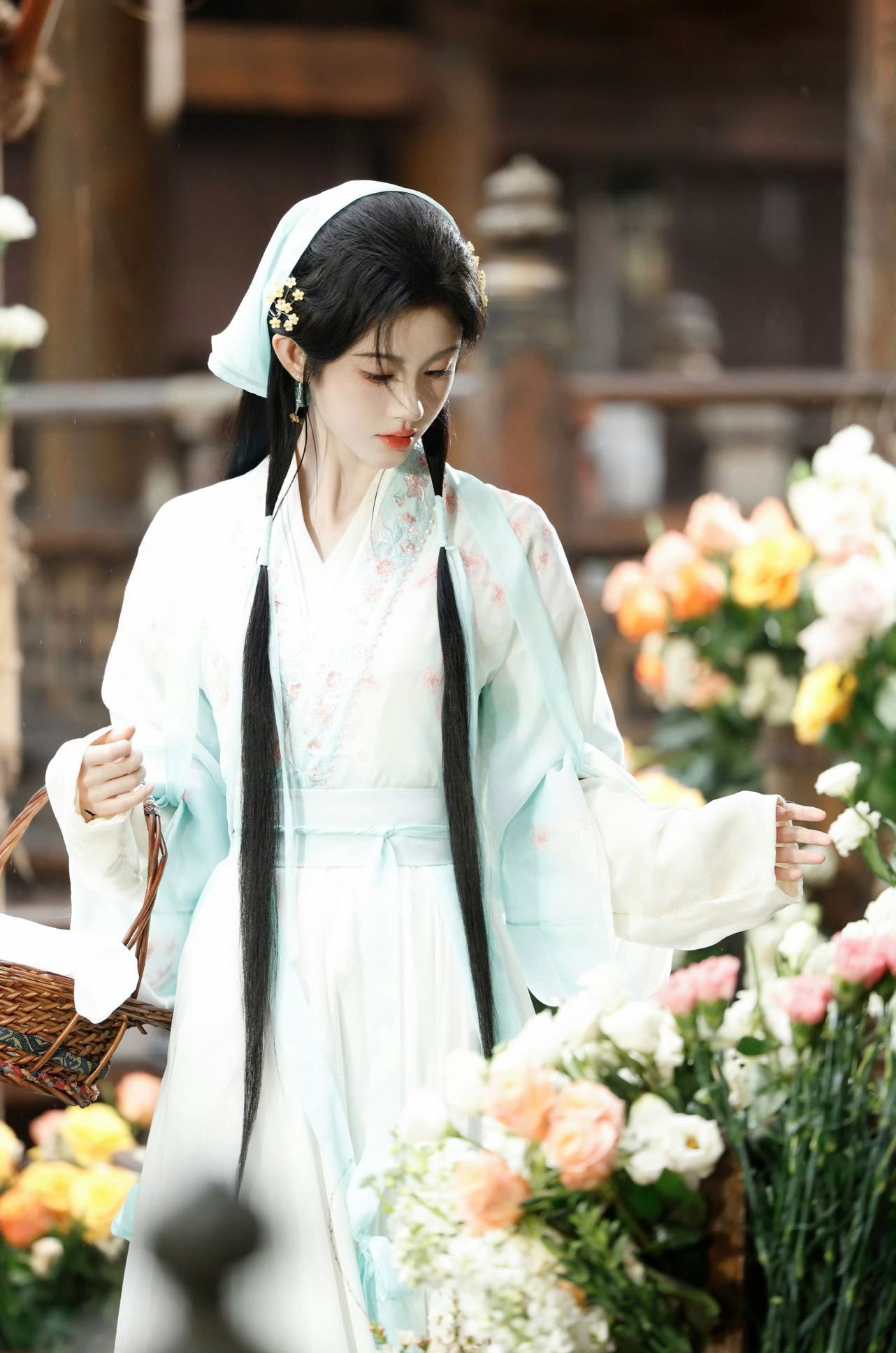 鞠婧祎发长文告别露芜衣 看了发的长文发现，她远远比我们想象中更爱露芜衣，更懂这个