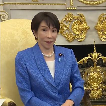 高市早苗带着5500亿，被特朗普当众打脸三次。

3月19日，日本首相高市早苗带