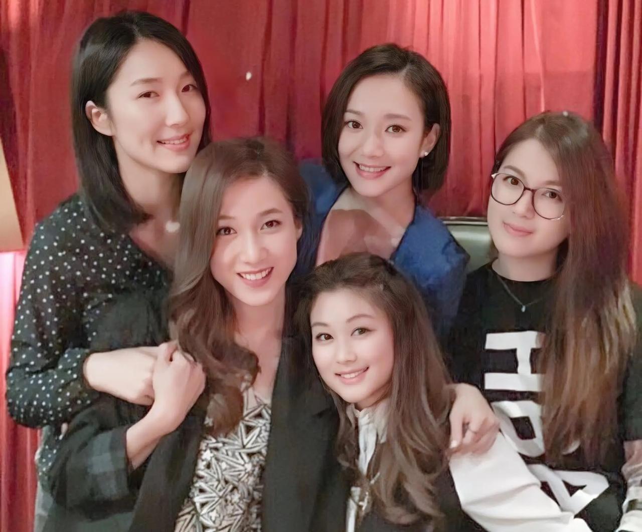 TVB盛产姐妹团，其中有一个小团体十分引人注目，她们不是最红的，也不是最漂亮的，