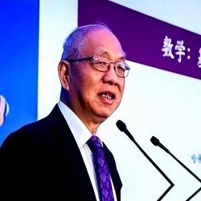 在一次采访中，美籍华裔数学家丘成桐曾被问及他的薪水问题时，给出了令人震惊的回答：