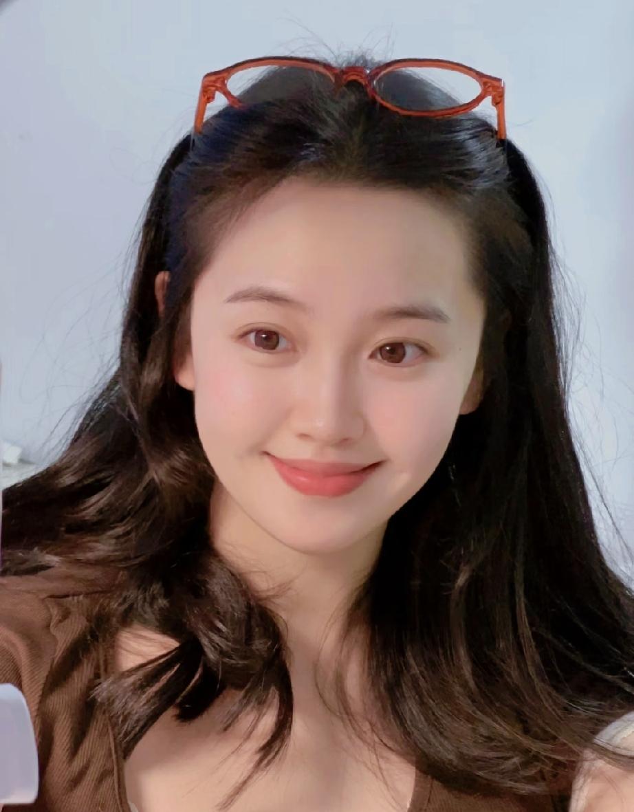 找老婆你就找那种大头女娃，大饼子脸女娃，婴儿肥女娃，饼大下巴女娃，肥嘟嘟的，胖乎