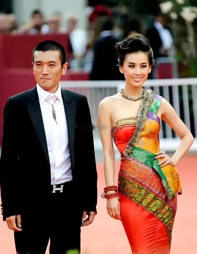 其实无论谁嫁给杨子都会离婚的，杨子究竟想要个什么样的老婆：
前妻复旦大学毕业，有