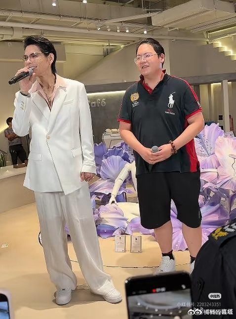 向佐向佑聊天记录兄弟两的感情看起来真的好好，线下的时候也常常提及小时候，线上直播