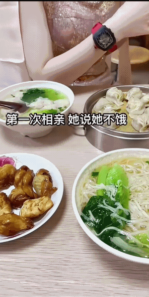 没有战斧牛排，没有鱼子酱，也没有高档红酒，还没有烛光和鲜花，更没有鸡蛋大的钻戒，