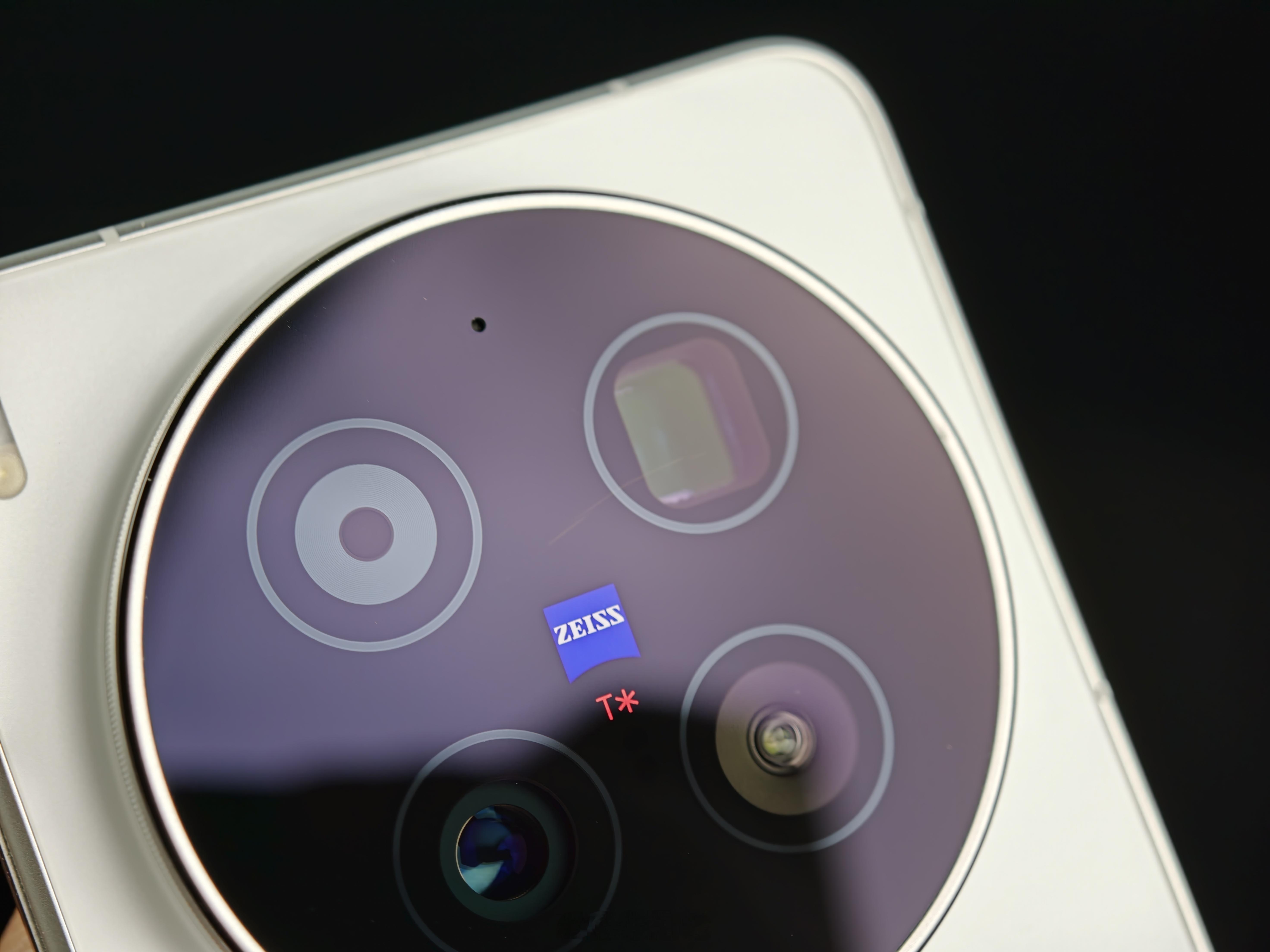 天塌了，x300u的镜头盖板有划痕了还正好在长焦上