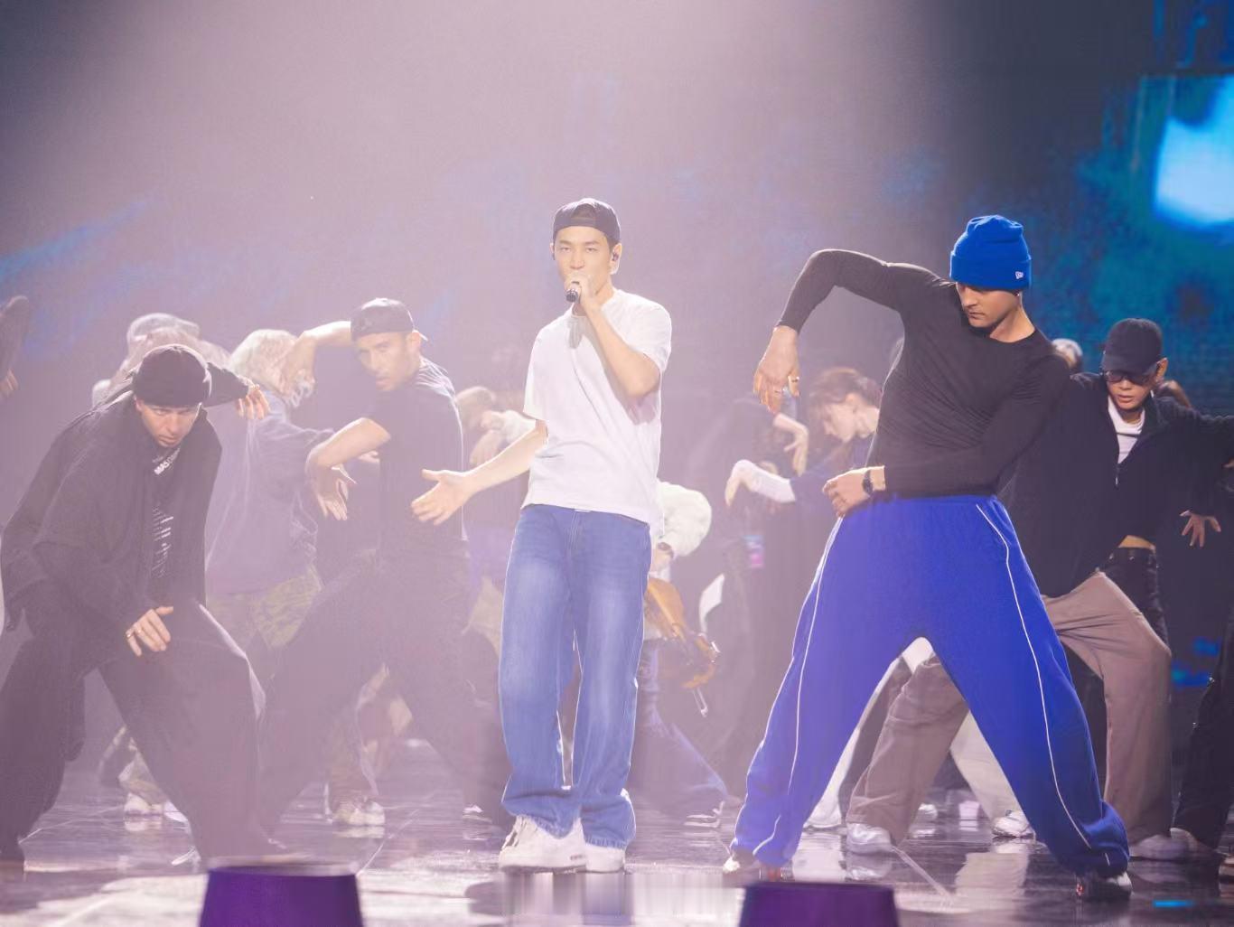 刘宪华又杀回东方卫视了东方卫视真的别太会，这一次跨年夜也是邀请到了刘宪华，看完工