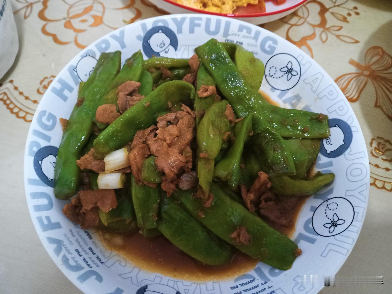 每天吃什么
每天吃什么，也是挺闹心的事。
以前有大米饭就行，菜随意，时不时吃点炸