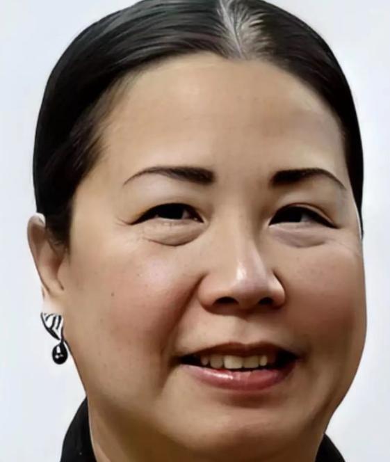 “我是美国人，我不帮助美国，难道还帮助中国不成？”谁能想到这位和蔼可亲的“中国阿
