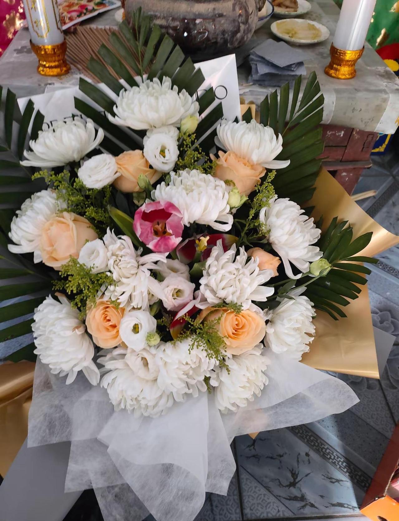 我亲身验证了这句话的真实性:大多数男人这辈子收到的第一束鲜花都是在自己的葬礼上。