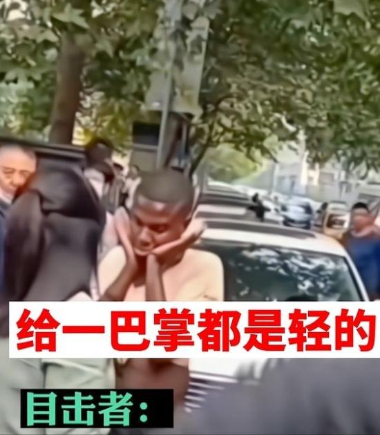 陕西西安，王女士逛街途中竟然被一名黑人男子吹口哨吐舌头调戏，王女士忍不住直接对男