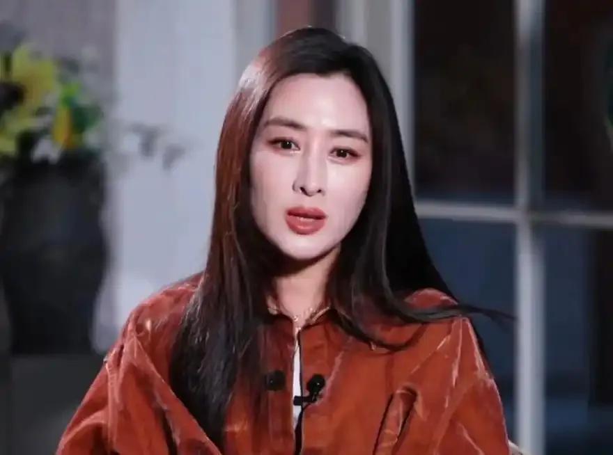 马苏现在还是单身，前几年事业非常成功，演员做的非常出名。
很多影视剧都是主角，后