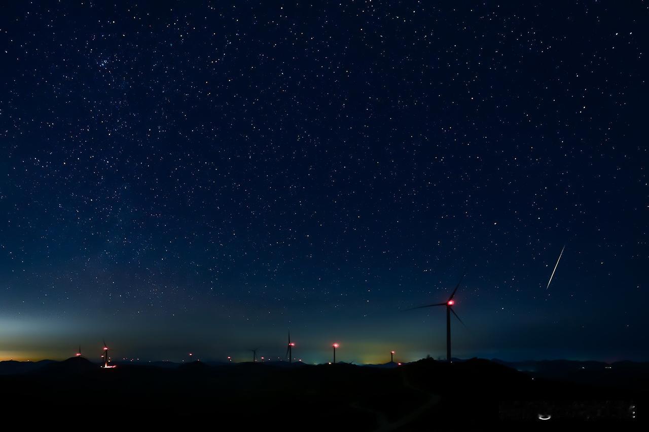 清远市阳山县八界山，广东众多的星空摄影爱好者乐于与扎堆之地。本月13、14日夜晚