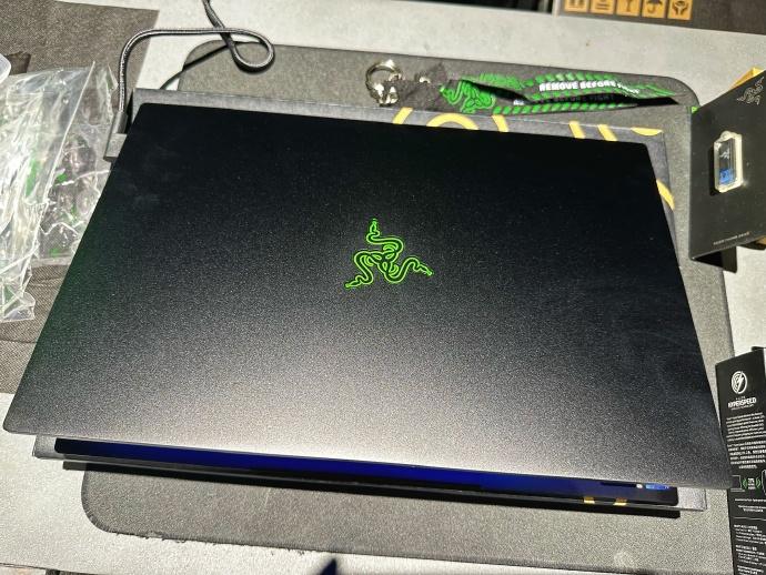 大家真别小瞧了近些年Windows轻薄本的进步，现在有像雷蛇灵刃、戴尔XPS以及
