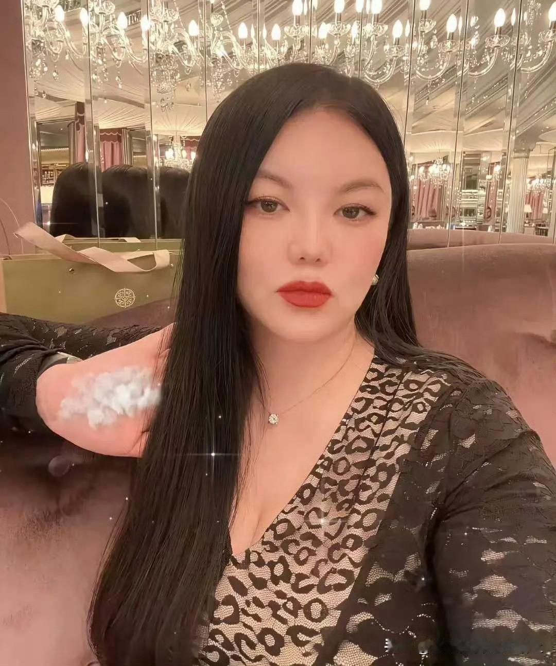 李湘连掌纹都打上码了！
果然有钱人在意的东西就是多…
我就好奇了一个人的掌纹
他