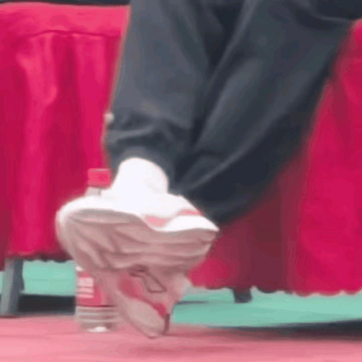 有人说孙颖莎腿短，跑动慢，为什么却很难被调动？

不是不能调动，
是能调动她的人