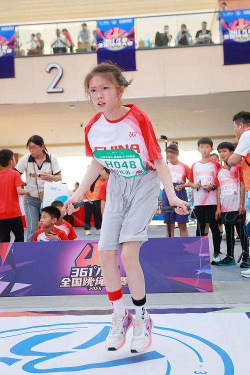 郑州小学生在全国跳绳比赛太牛啦！8月6日见到的11岁少年冯果，在2026年“奔跑