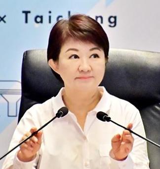 不装了！卢秀燕再次露出她的“台独”底色！11月24日，卢秀燕在台中市议会备询时明