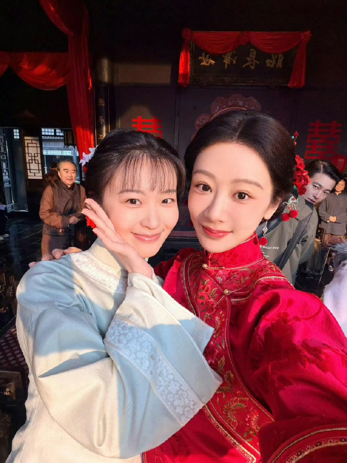 杨紫董竹君大婚簪花杨紫董竹君红衣 杨紫董竹君红衣 