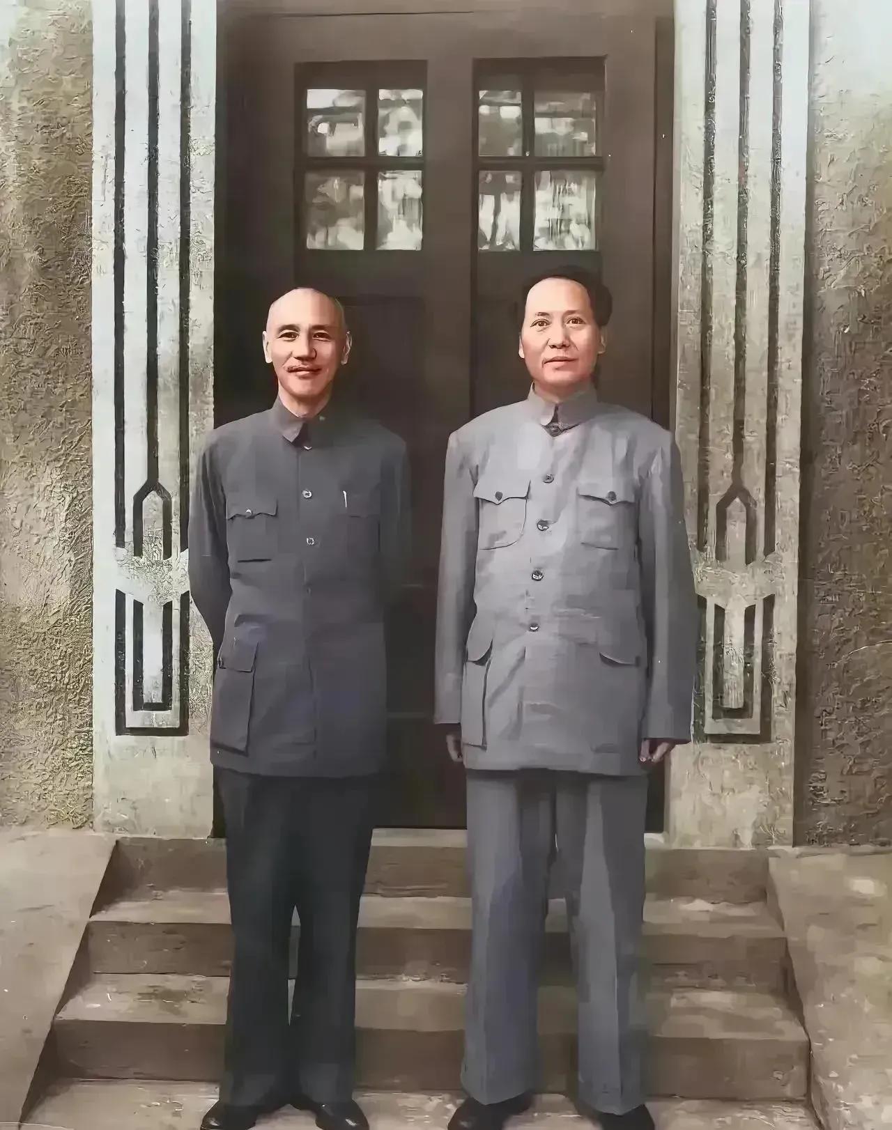 毛主席和蒋介石当年在重庆谈判时留下的合影照，他们不是演员，他们不是替身，他们更不