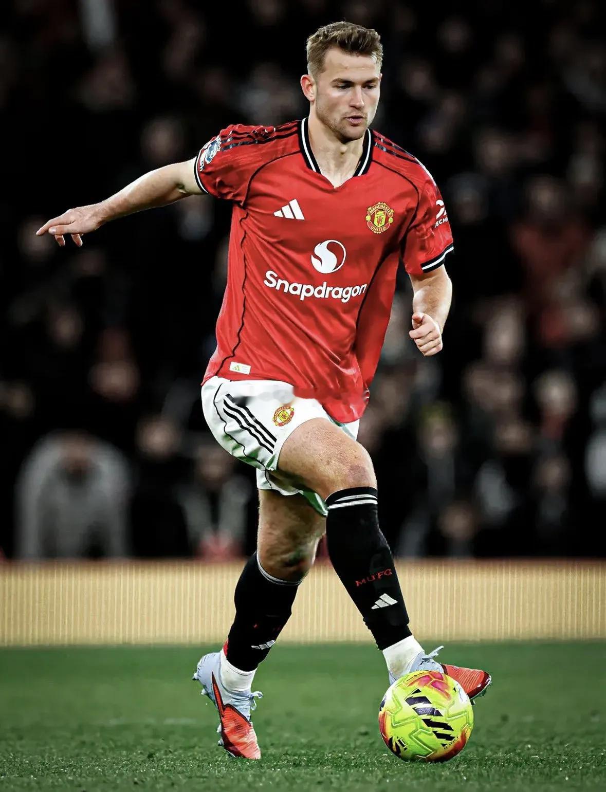 曼联三将缺席赛前训练 争四之路添变数英超本轮曼联对阵伯恩茅斯的赛前训练中，德利赫