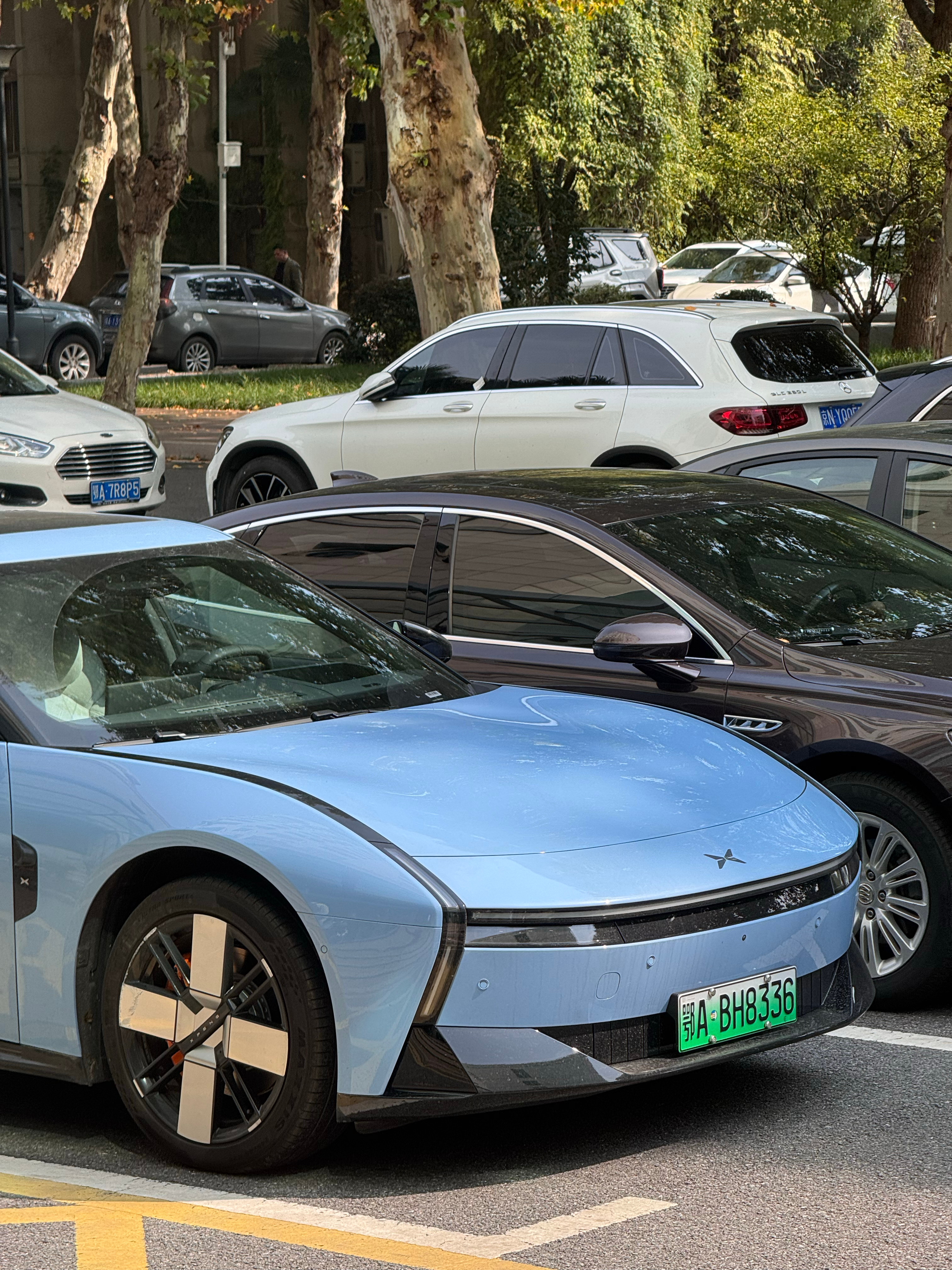 又碰到一辆小鹏新 P7实车太帅了！ ​​​