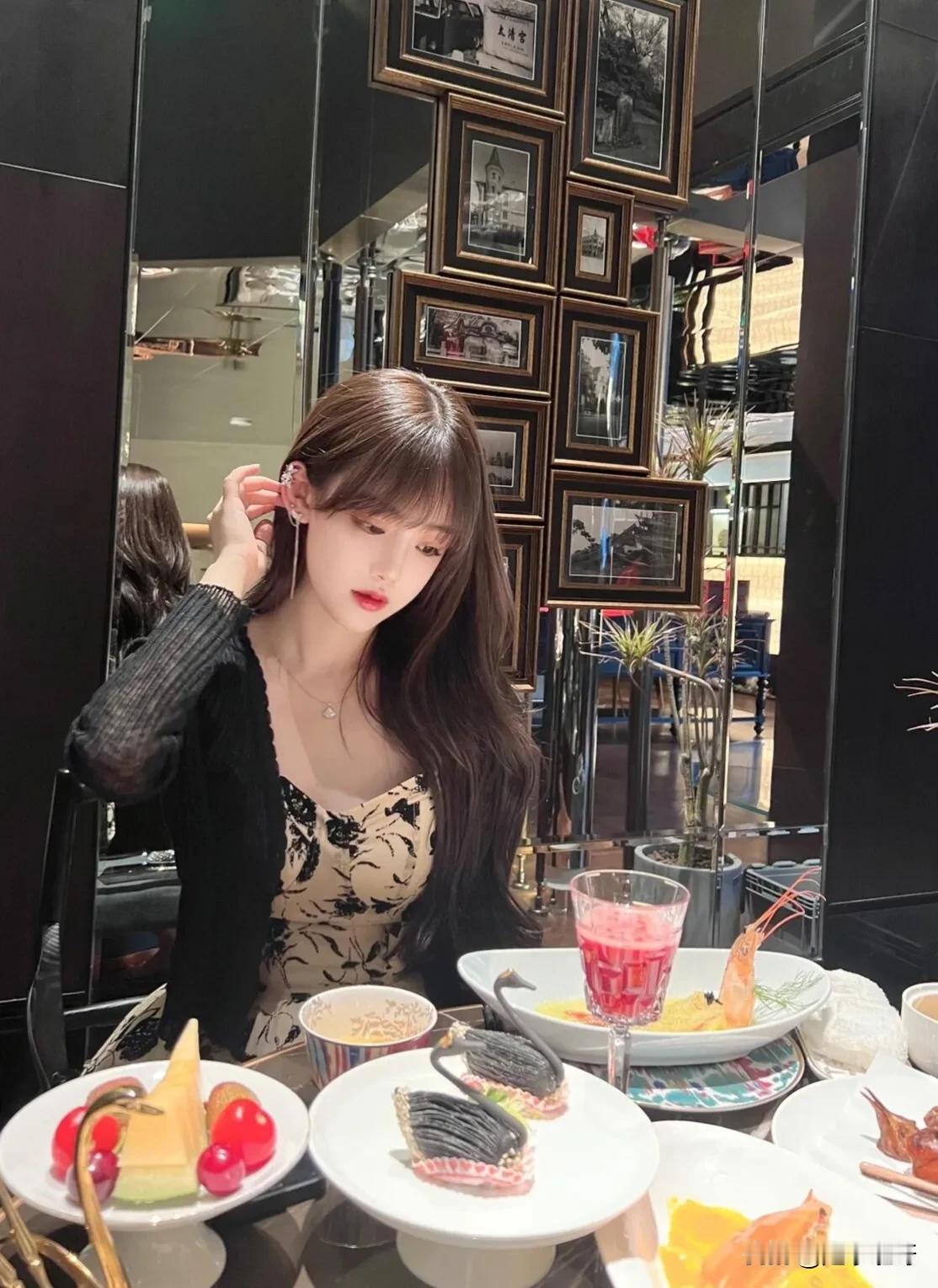 高雅女神，用餐美照写真佳作赏析