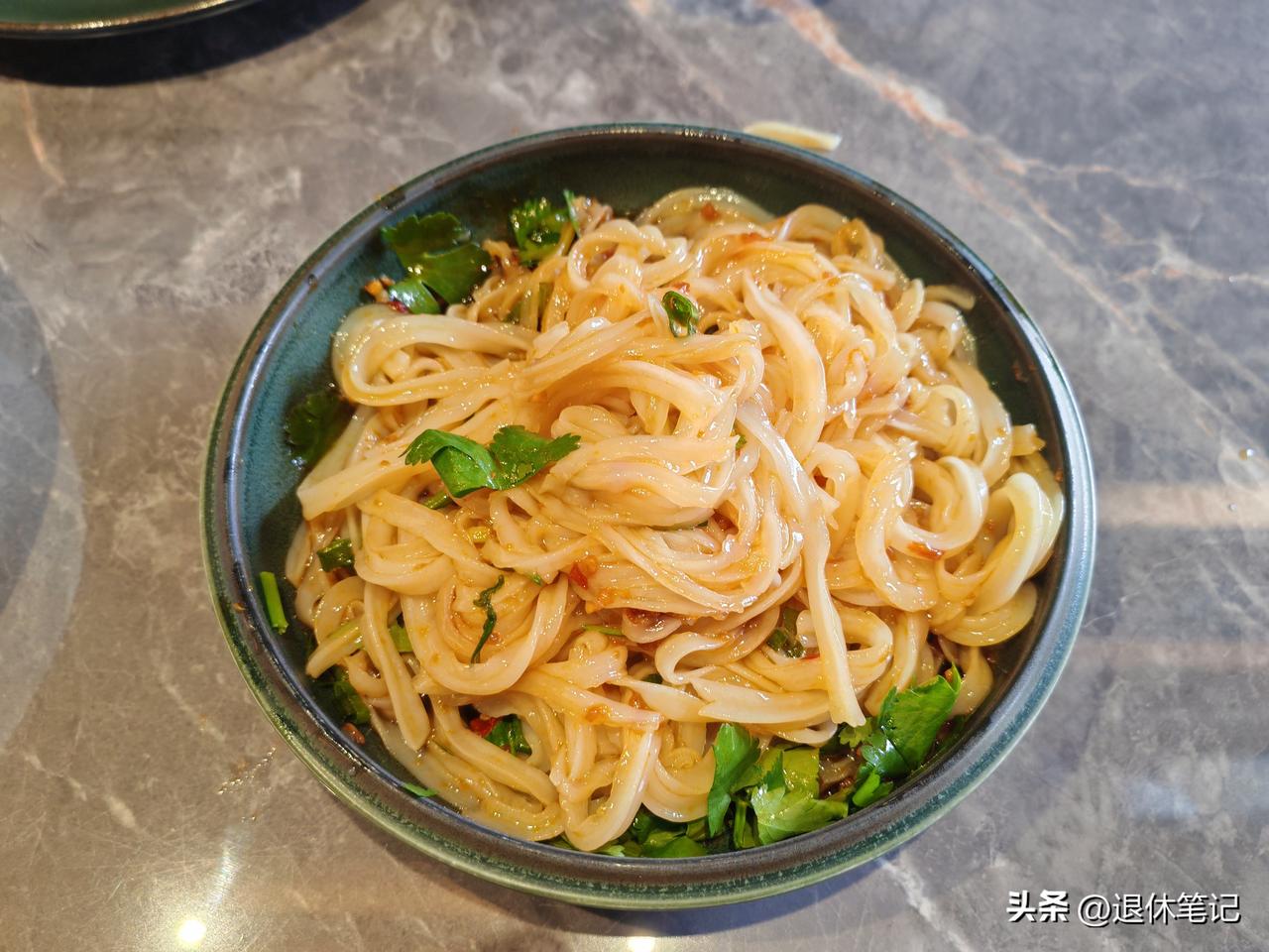 天南地北大拜年天南地北大拜年，吃一吃美食也是一种对过年气氛的向往