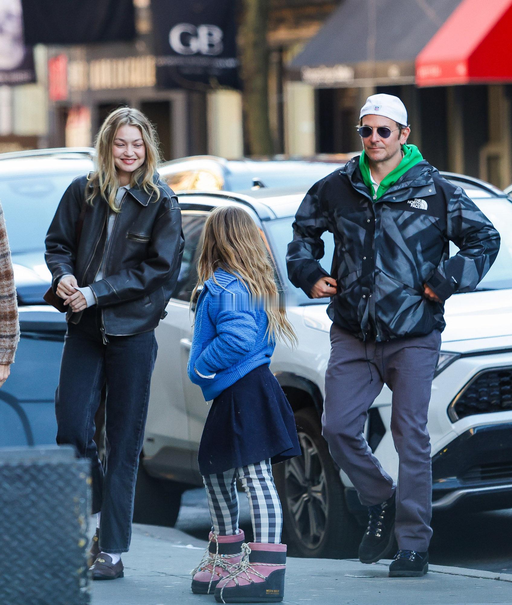 Gigi Hadid和Bradley Cooper被拍到在纽约带着Cooper和