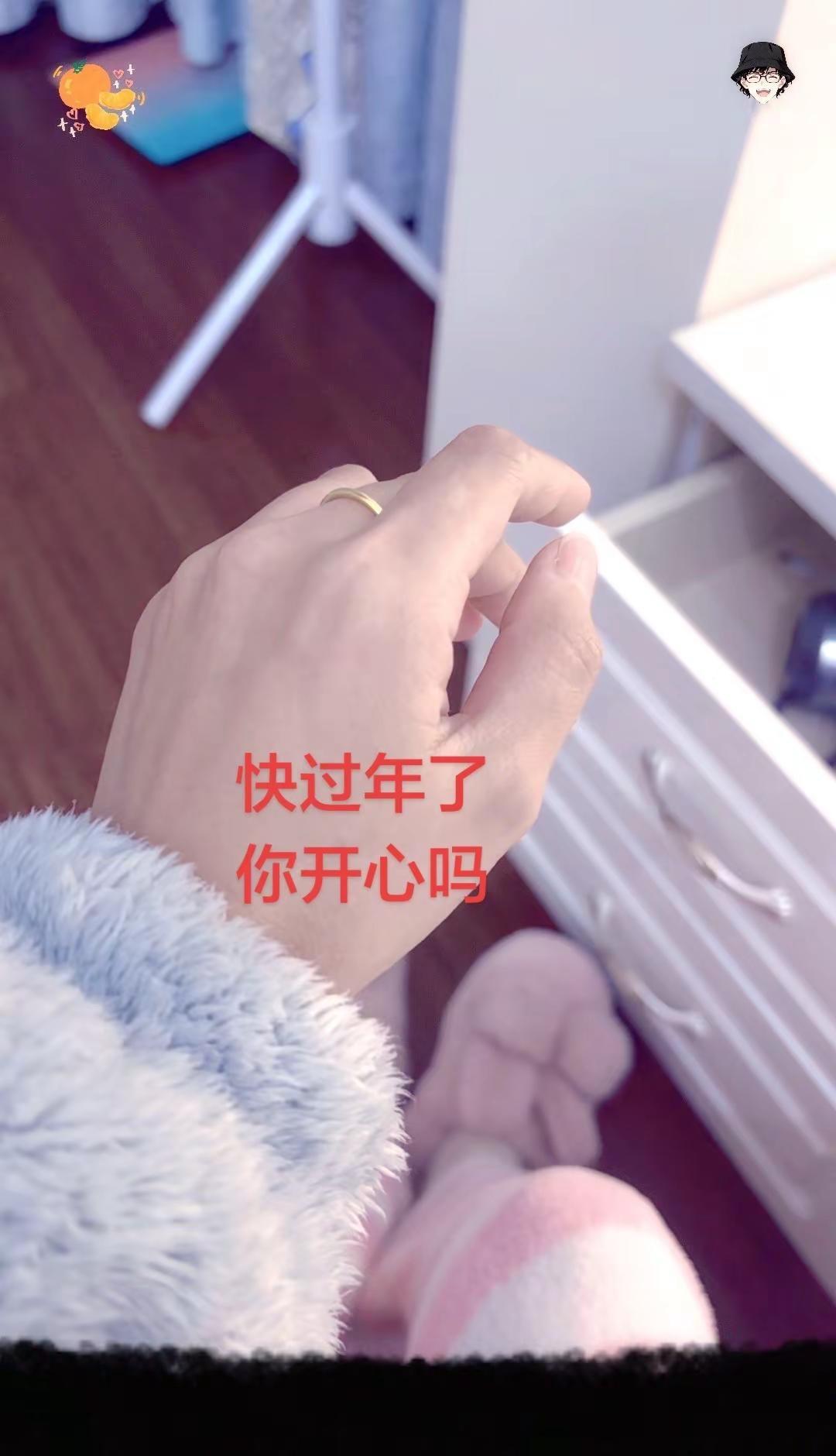 厌烦了很多的是是非非，和虚伪嘴脸 也厌倦了人情世故，只想安安静静的过好自己