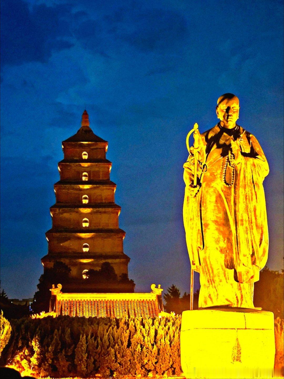 许巍古老的城墙就好像， 沉默的莲花绽放夕阳里！故乡-许巍-专辑《留声十年 绝版青