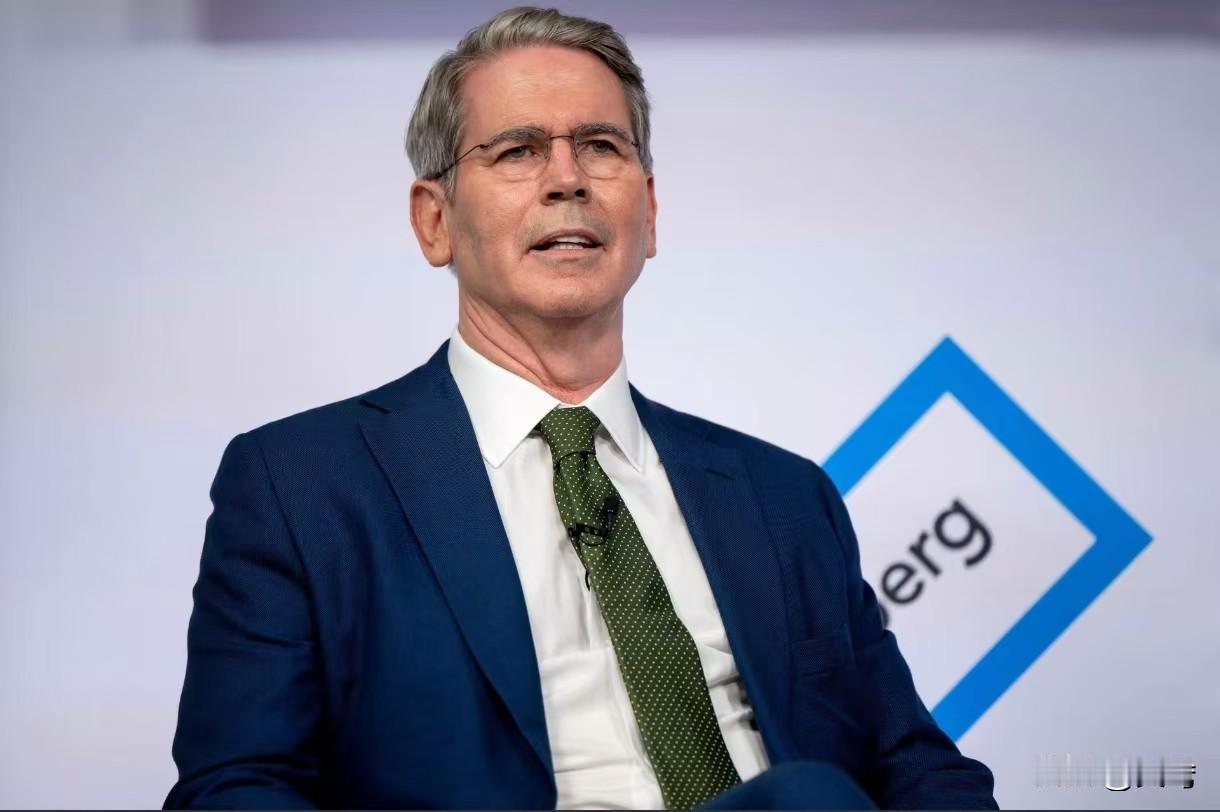 美国财长贝森特说，真正让美国担忧的不是稀土，而是医药化学前体。他说美国90%的医