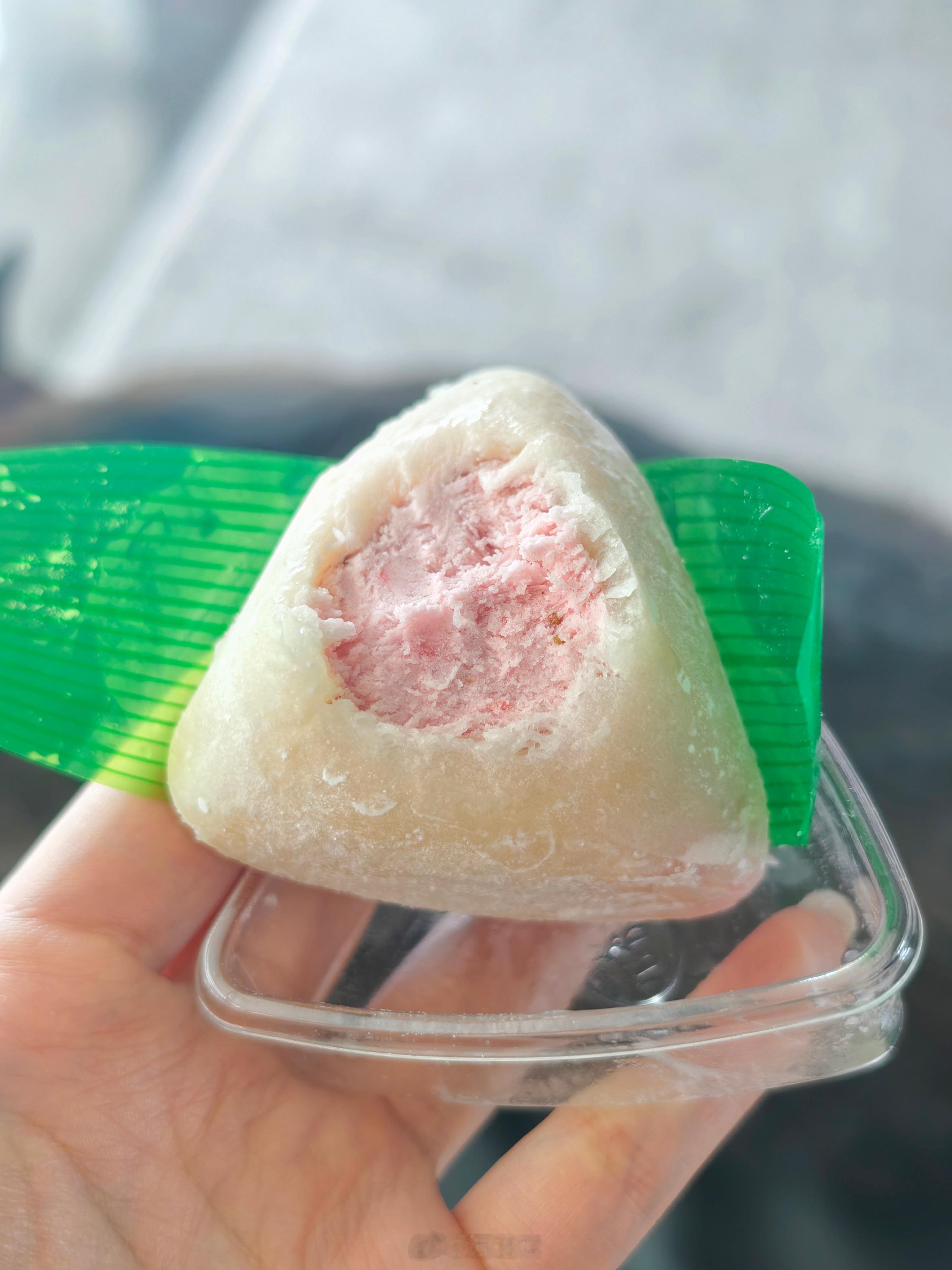 端午过了后，粽子要吃一个月今天吃冰淇淋粽子，这算甜粽了吧
